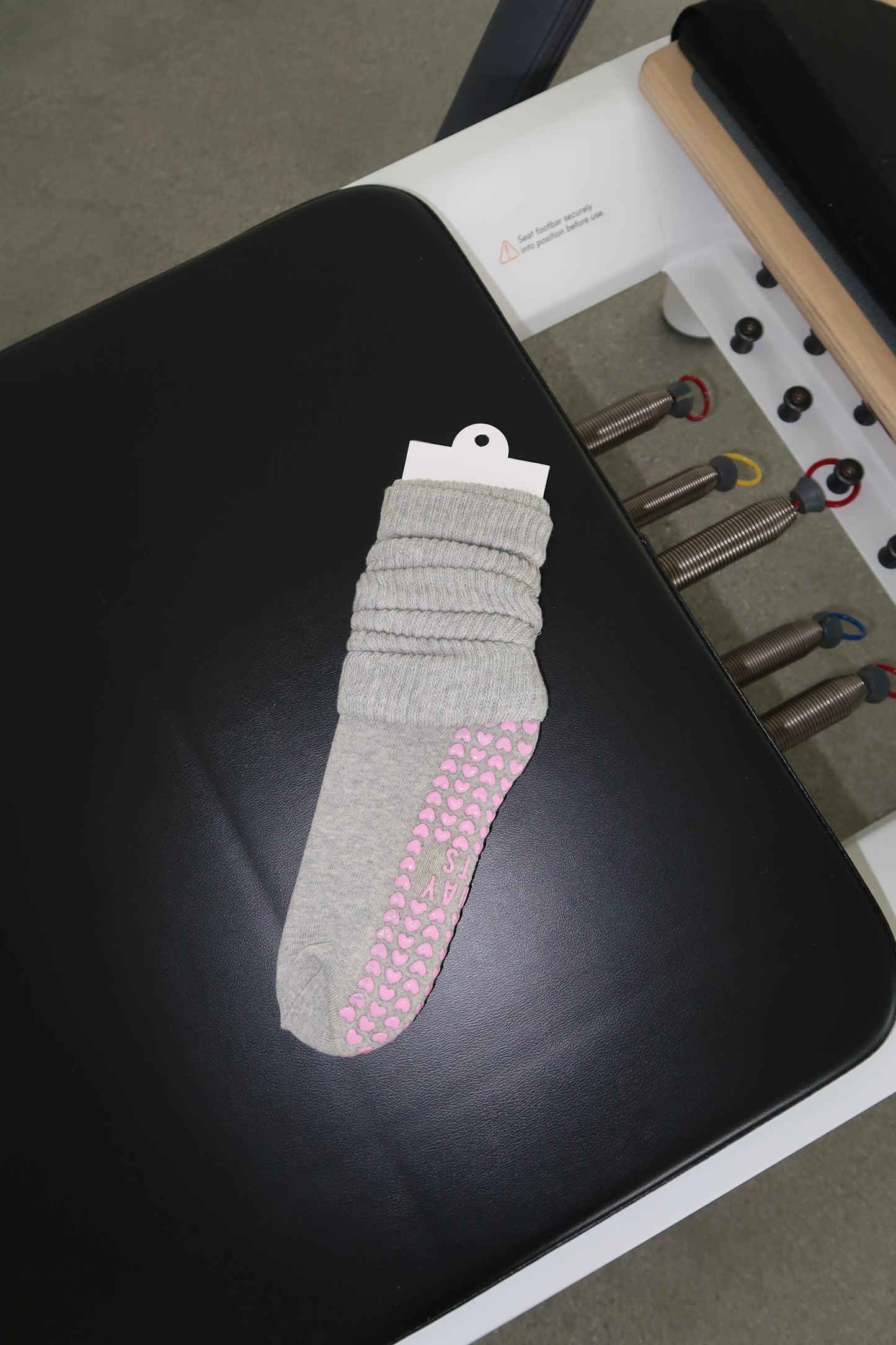 SLOUCH GRIP SOCKS