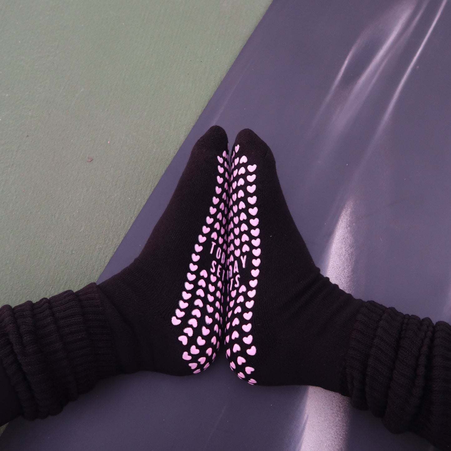 SLOUCH GRIP SOCKS